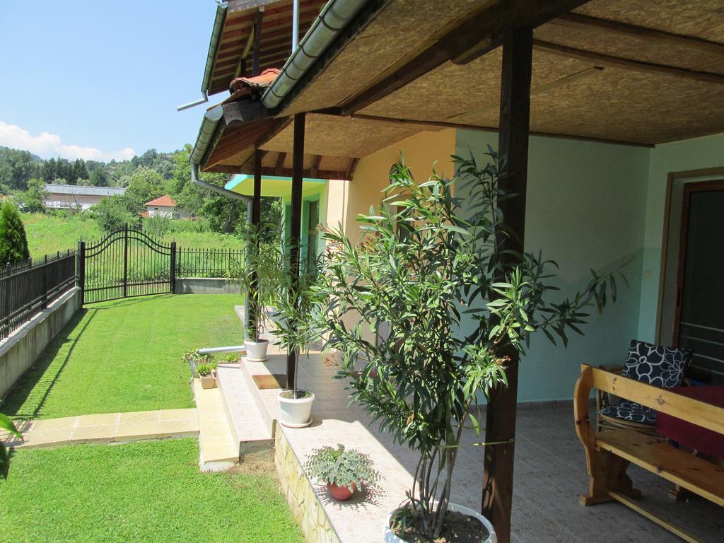 Pri Orehite Guesthouse 奥雷沙克 外观 照片
